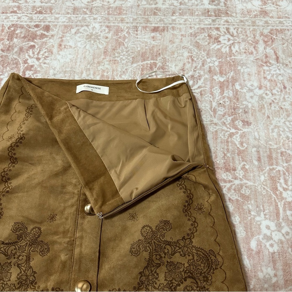 Commense Suede Detailed Buttoned Mini Skirt - Picture 6 of 10